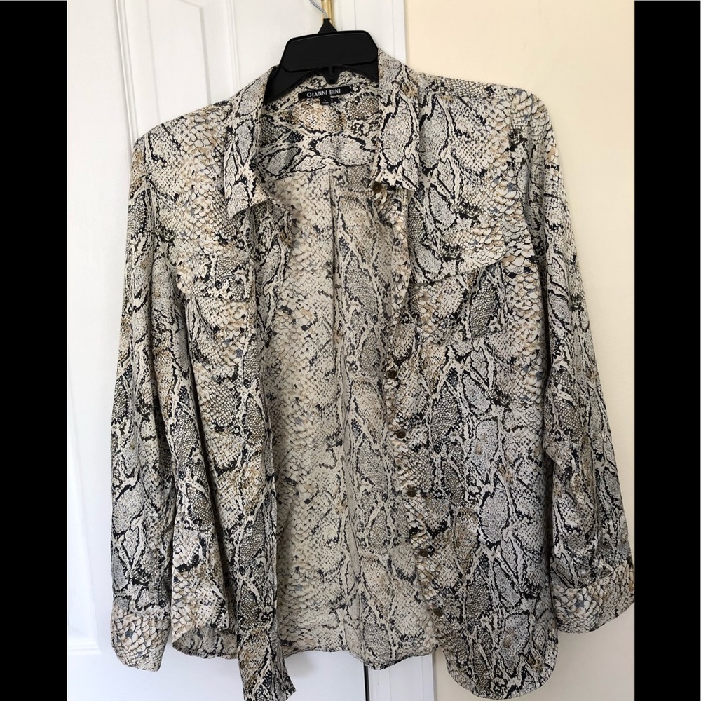 Button down shirt in animal print design size L
